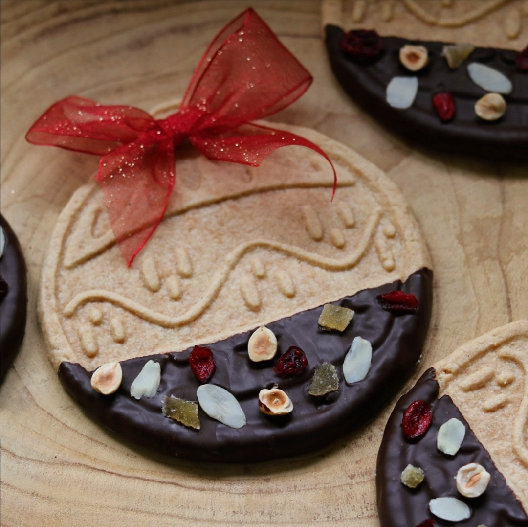 Biscuit boule de Noël - sablé pur beurre et chocolat noir ou blanc