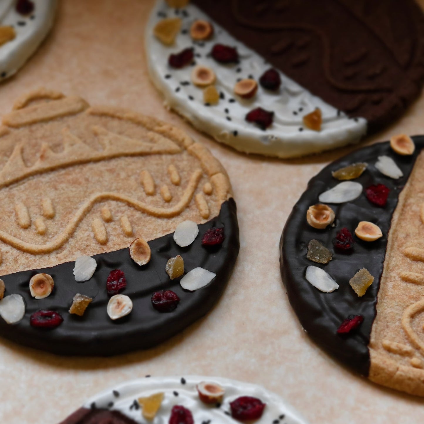 Biscuit boule de Noël - sablé pur beurre et chocolat noir ou blanc