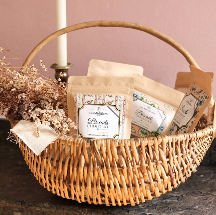 Gamme de biscuits artisanaux aux recettes originales et réconfortantes, fabriquées par la biscuiterie artisanale Les Mirliflores.