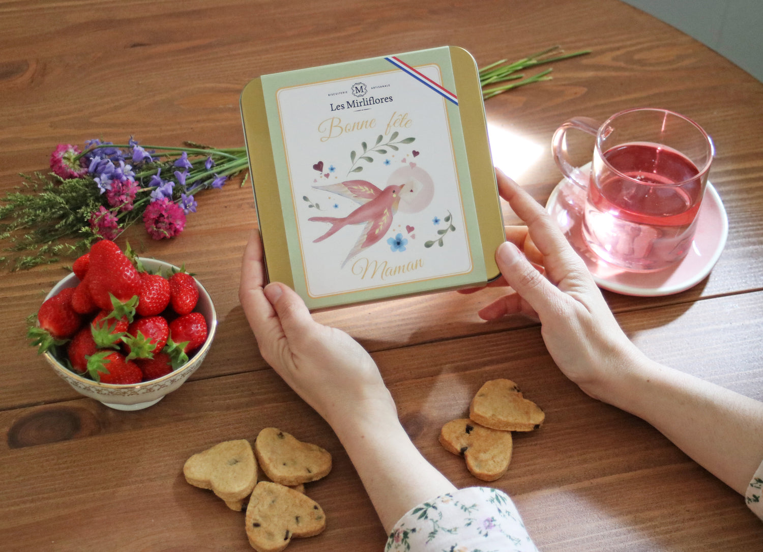 Coffret fête des mères : sablés pépites de fraises et infusion fruits rouges Les Mirliflores